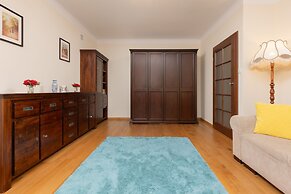 Metro Racławicka Studio by Renters