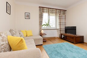 Metro Racławicka Studio by Renters