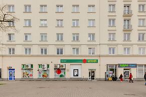 Metro Racławicka Studio by Renters