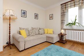 Metro Racławicka Studio by Renters