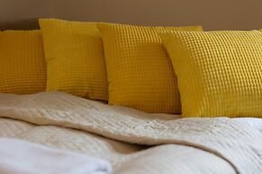 Metro Racławicka Studio by Renters