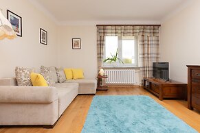 Metro Racławicka Studio by Renters