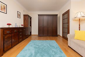 Metro Racławicka Studio by Renters