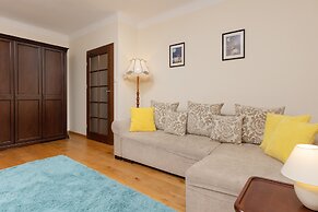 Metro Racławicka Studio by Renters