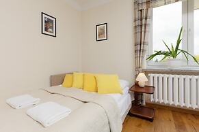 Metro Racławicka Studio by Renters