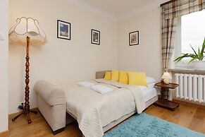 Metro Racławicka Studio by Renters