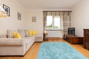 Metro Racławicka Studio by Renters