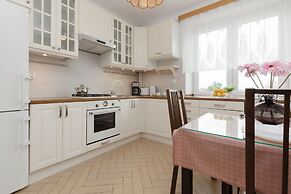 Metro Racławicka Studio by Renters