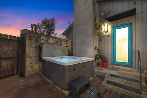 406 Lodge-a: Hot-tub & 2 Blks to Main St