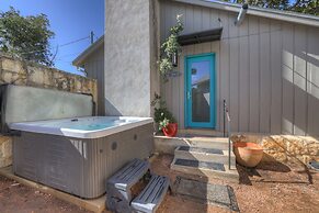 406 Lodge-a: Hot-tub & 2 Blks to Main St