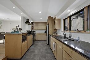 406 Lodge-a: Hot-tub & 2 Blks to Main St