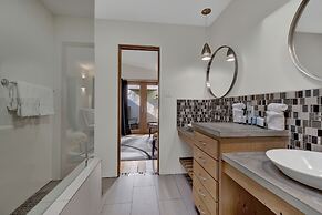 Arbor Inn-2 Blocks to Main Street!