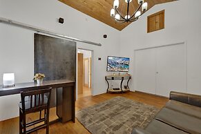 Arbor Inn-2 Blocks to Main Street!