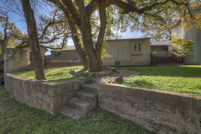Guest Quarters - 2 Blocks to Main Street!