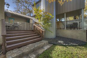 Guest Quarters - 2 Blocks to Main Street!