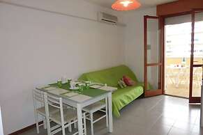 Modern 1 Bedroom Apartment With Balcony - Beahost