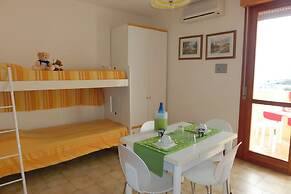 Homely Seaview Studio Flat With Balcony - Beahost