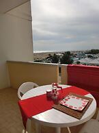Homely Seaview Studio Flat With Balcony - Beahost