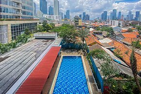 Cozy Stay Studio At Ambassade Kuningan Apartment