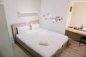 Enjoy Living Studio (No Kitchen) Apartment Aeropolis Residence