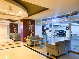 Modern Look 2Br At Grand Kamala Lagoon Apartment