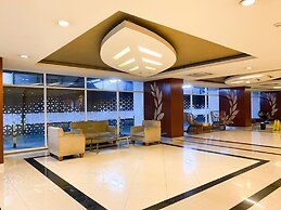 Modern Look 2Br At Grand Kamala Lagoon Apartment