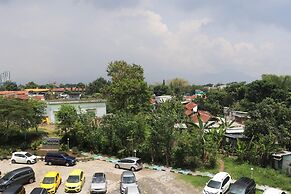 Cozy 2Br At Buah Batu Park Apartment