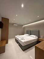 Elpida Luxury Apartments & Suites