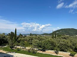 Elpida Luxury Apartments & Suites