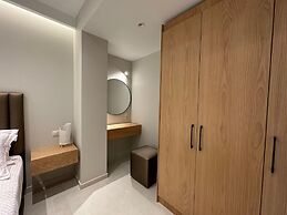 Elpida Luxury Apartments & Suites