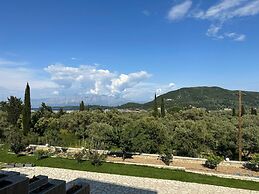 Elpida Luxury Apartments & Suites