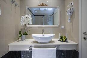 VK Luxury Suites - Private Parking - Adults Only