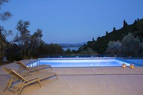 Villas Harriet - With Sea View and Near the sea