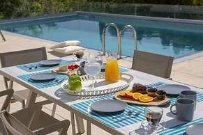 Villas Harriet - With Sea View and Near the sea