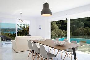 Villas Harriet - With Sea View and Near the sea