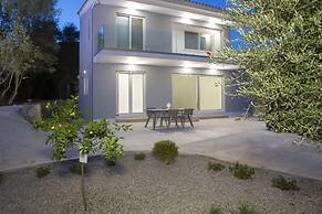 Villas Harriet - With Sea View and Near the sea