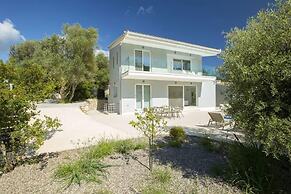 Villas Harriet - With Sea View and Near the sea