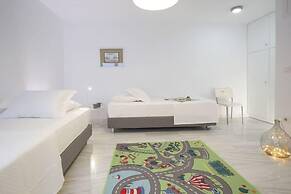 Villas Harriet - With Sea View and Near the sea