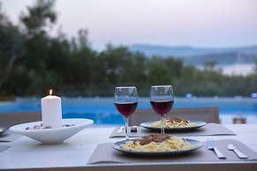 Villas Harriet - With Sea View and Near the sea