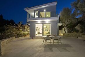 Villas Harriet - With Sea View and Near the sea