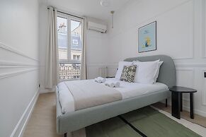 Poetic Stay - Louvre