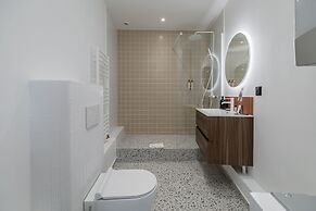 Poetic Stay - Louvre