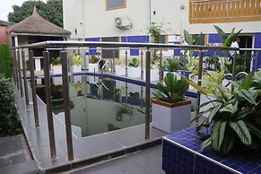 SUGARLAND HOTEL & SUITES