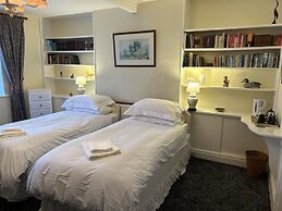 Lucy Cross Guest House