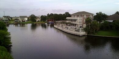 Waterfront Villa W/deck - 23 Mi to French Quarter!