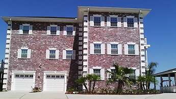 Waterfront Villa W/deck - 23 Mi to French Quarter!