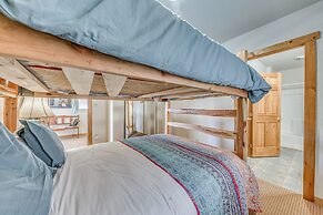 Cozy Ruidoso Cabin w/ Hot Tub, Near Skiing!