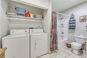 Cozy Ruidoso Cabin w/ Hot Tub, Near Skiing!