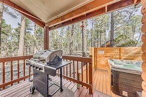 Cozy Ruidoso Cabin w/ Hot Tub, Near Skiing!