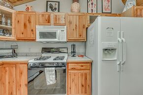 Cozy Ruidoso Cabin w/ Hot Tub, Near Skiing!